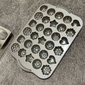 Silver Floral and Heart Shaped Baking Mold Tray